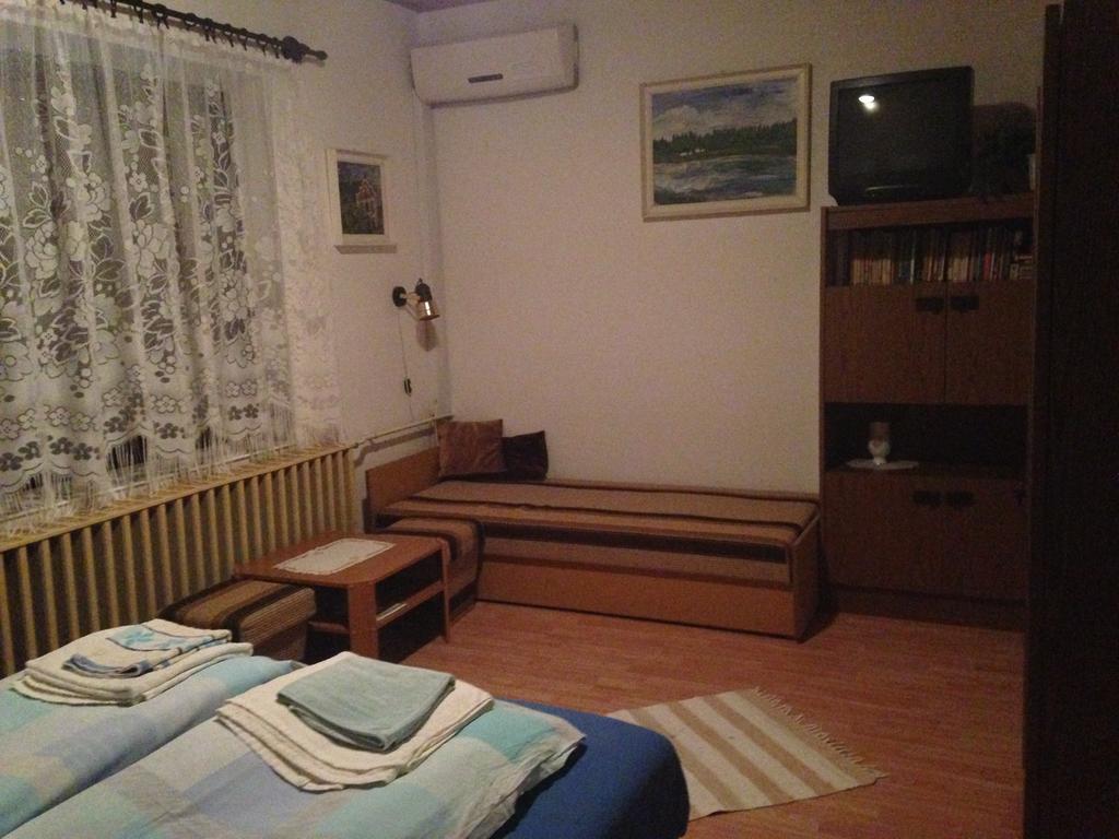 Abszolut Vendeghaz Кестели Екстериор снимка